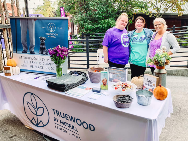 Knoxville (TN) team members manned the booth during the walk.