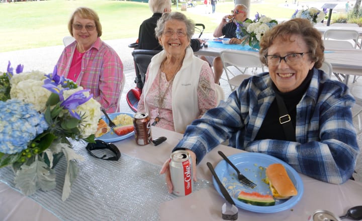 Merrill Gardens at Kirkland First Responders Picnic