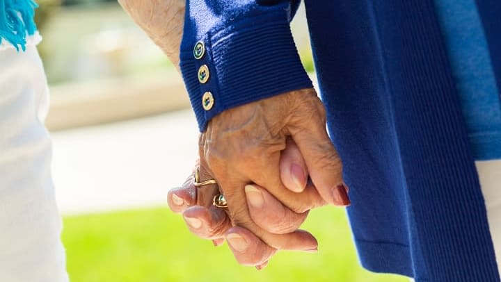 Residents_Holding_Hands_Outside_jelo4r-2