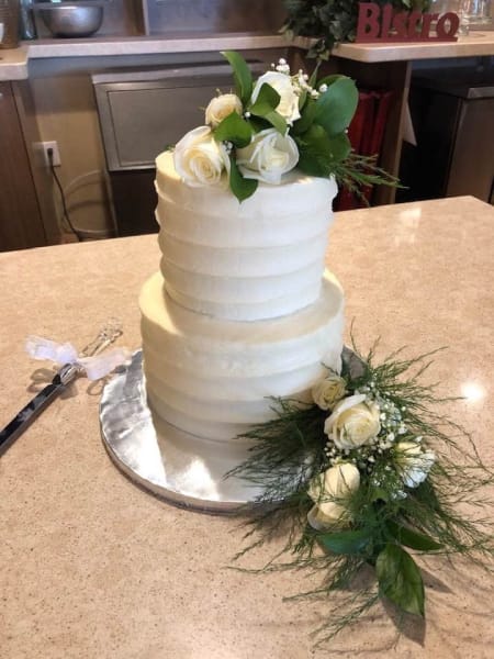 Wedding cake at Merrill Gardens Anthem AZ