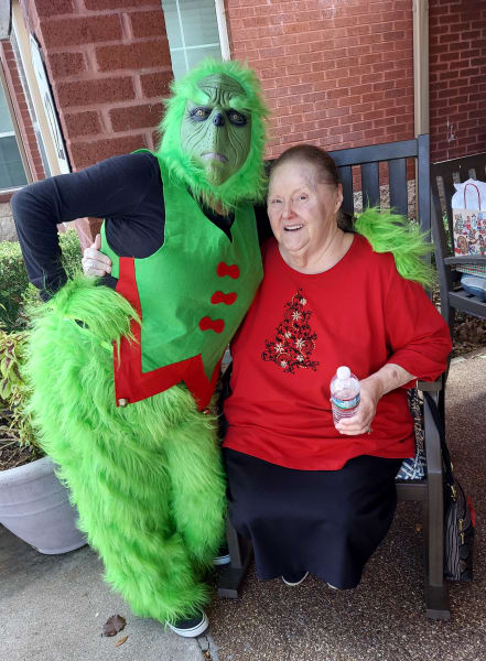 A River Park (TX) resident takes a photo with the Grinch!