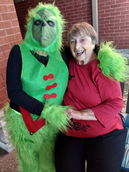 A River Park (TX) resident takes a photo with the Grinch!