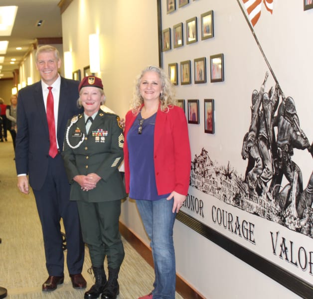 Raquel with congressman and veteran